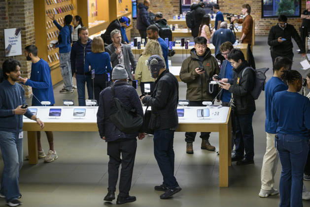 October 23, 2026, London, London, UK: London, UK. Customers inside the Apple Covent Garden store view and buy the new Apple iPhone Duo, the companyâ€⠢s first foldable iPhone. Opened, it is the thinnest iPhone ever, with a 7.6-inch inner display that provides a large canvas for viewing content, gaming, and multitasking, and a special nano-texture finish that minimises glare for an unparalleled viewing experience. Closed, the 5.4-inch outer display delivers 90 percent of the screen area of iPhone 18 Pro in a compact, pocketable design. London UK - ZUMAl94_ 20261023_zaf_l94_022 Copyright: xRayxTangx