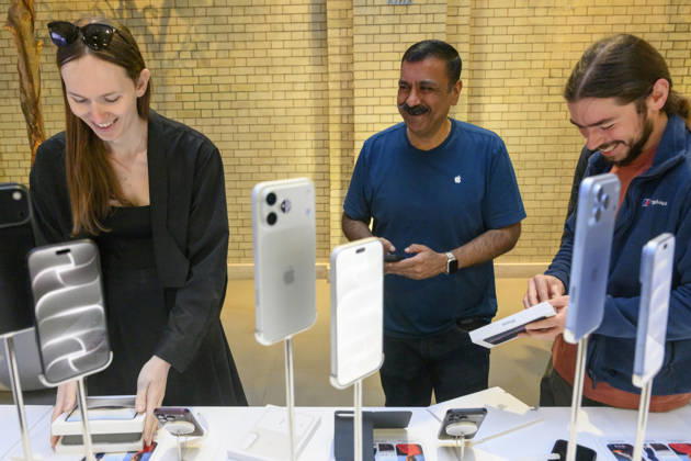 October 23, 2026, London, London, UK: London, UK. Customers inside the Apple Covent Garden store view and buy the new Apple iPhone Duo, the companyâ€⠢s first foldable iPhone. Opened, it is the thinnest iPhone ever, with a 7.6-inch inner display that provides a large canvas for viewing content, gaming, and multitasking, and a special nano-texture finish that minimises glare for an unparalleled viewing experience. Closed, the 5.4-inch outer display delivers 90 percent of the screen area of iPhone 18 Pro in a compact, pocketable design. London UK - ZUMAl94_ 20261023_zaf_l94_025 Copyright: xRayxTangx