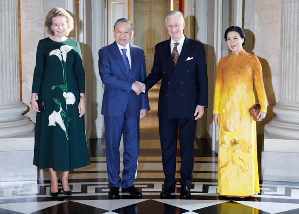 Queen Mathilde of Belgium, Vietnam President To Lam, King Philippe - Filip of Belgium and Ngo Phuong Ly pose at a royal audience at the Castle of Laeken, on Friday 23 October 2026. The President of Vietnam and his wife visit Belgium from 21 to 24 October.  BENOITxDOPPAGNE 190732976