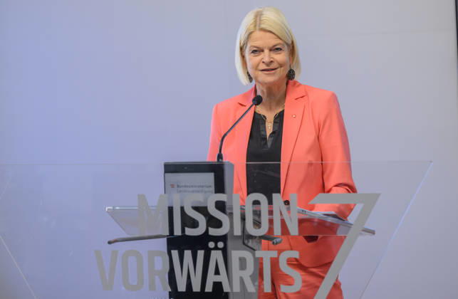 Â Vienna, October 23, 2026 Vienna Press conference with the Minister of Defense to present the results of the first BMLV Y