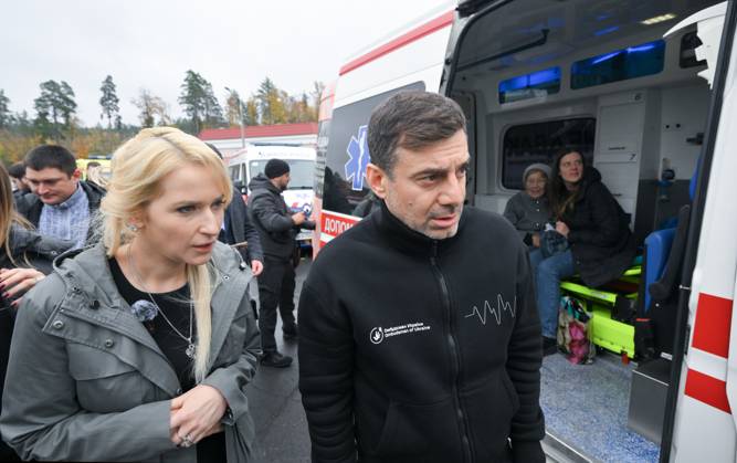 Belarus Russia Ukraine Military Operation POWs Exchange 9271105 23.10.2026 Russian Human Rights Commissioner Yana Lantratova and Ukrainian Human Rights Commissioner Dmytro Lubinets are seen during a prisoner-of-war exchange between Russia and Ukraine in Gomel Region, Belarus. Yuri Kochetkov Sputnik Gomel region Belarus  Copyright: xYurixKochetkovx