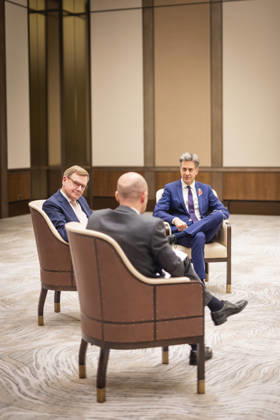From left to right: Johann Wadephul (CDU), Federal Minister of Foreign Affairs; Jean Noel Barrot, Minister of Foreign Affairs of France; and Ed Miliband, Minister of Foreign Affairs of the United Kingdom, photographed during a meeting in Istanbul on October 23, 2026. Photographed on behalf of the Federal Foreign Office, Istanbul, Turkey Copyright: xJulianexSonntagx