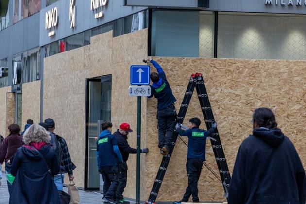 Storefronts boarded up with wooden panels at Rue Neuve Nieuwstraat, in Brussels, on Friday 23 October 2026. Stores are preparing for another protest scheduled for Saturday.  NICOLASxMAETERLINCK 190739881