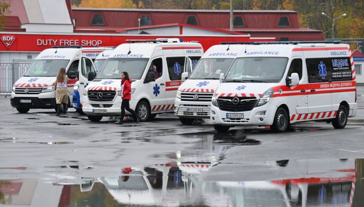 Belarus Russia Ukraine Military Operation POWs Exchange 9271128 23.10.2026 Emergency cars are seen during a prisoner-of-war exchange between Russia and Ukraine at the Novaya Guta checkpoint in Gomel Region, Belarus. Russia and Ukraine on October 23 complete a swap of 270 prisoners of war each. A humanitarian action to reunite Russian and Ukrainian families also takes place, a total of seven people return to Russia, including a married couple, and six families travel to Ukraine. Yuri Kochetkov Sputnik Gomel region Belarus  Copyright: xYurixKochetkovx