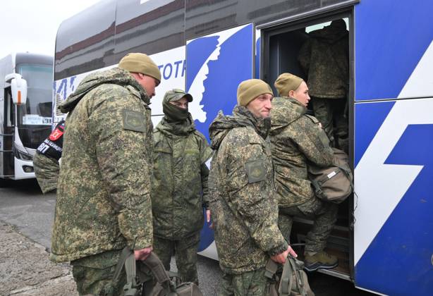 Belarus Russia Ukraine Military Operation POWs Exchange 9271176 23.10.2026 Russian prisoners of war, released from Ukrainian captivity amid Russia s military operation in Ukraine, board a bus during an exchange between Russia and Ukraine at the Novaya Guta checkpoint in Gomel Region, Belarus. Russia and Ukraine on October 23 complete a swap of 270 prisoners of war each. A humanitarian action to reunite Russian and Ukrainian families also takes place, a total of seven people return to Russia, including a married couple, and six families travel to Ukraine. Yuri Kochetkov Sputnik Gomel region Belarus  Copyright: xYurixKochetkovx