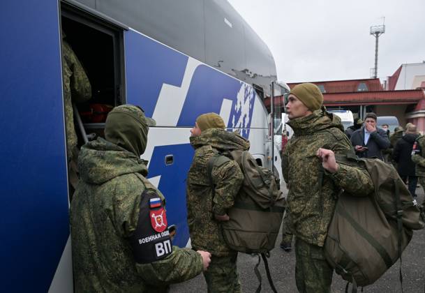Belarus Russia Ukraine Military Operation POWs Exchange 9271170 23.10.2026 Russian prisoners of war, released from Ukrainian captivity amid Russia s military operation in Ukraine, board a bus during an exchange between Russia and Ukraine at the Novaya Guta checkpoint in Gomel Region, Belarus. Russia and Ukraine on October 23 complete a swap of 270 prisoners of war each. A humanitarian action to reunite Russian and Ukrainian families also takes place, a total of seven people return to Russia, including a married couple, and six families travel to Ukraine. Yuri Kochetkov Sputnik Gomel region Belarus  Copyright: xYurixKochetkovx