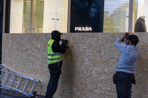 Storefronts boarded up with wooden panels, in Brussels, on Friday 23 October 2026. Stores are preparing for another protest scheduled for Saturday.  NICOLASxMAETERLINCK 190744625