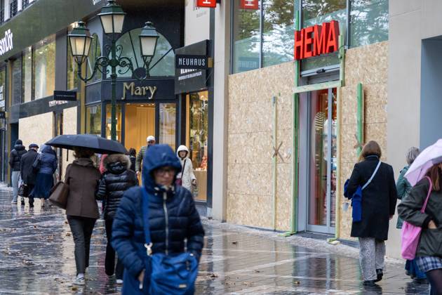 Storefronts boarded up with wooden panels, in Brussels, on Friday 23 October 2026. Stores are preparing for another protest scheduled for Saturday.  NICOLASxMAETERLINCK 190744504