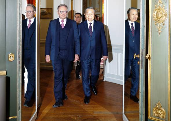 Belgian Prime Minister Bart De Wever and Vietnam President To Lam pictured ahead of a meeting at the Egmont Palace, in Brussels, on Friday 23 October 2026. The President of Vietnam and his wife visit Belgium from 21 to 24 October.  BENOITxDOPPAGNE 190742694