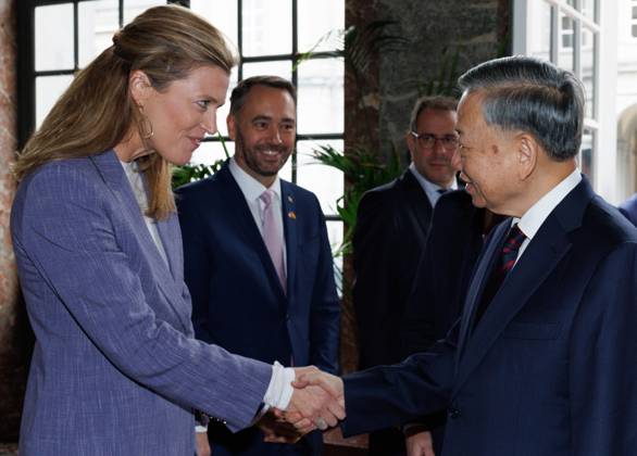 Minister of Justice Annelies Verlinden; Vice-prime minister and Minister of Foreign Affairs Maxime Prevot; Belgian Prime Minister Bart De Wever and Vietnam President To Lam pictured ahead of a meeting at the Egmont Palace, in Brussels, on Friday 23 October 2026. The President of Vietnam and his wife visit Belgium from 21 to 24 October.  BENOITxDOPPAGNE 190744698