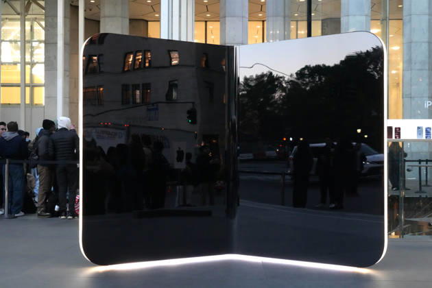 October 23, 2026, New York, Ny, USA: Apple IPhone Duo Launch,.The Apple Store Fifth Avenue, NYC.October 23, 2026 . New York USA - ZUMAms4_ 20261023_faf_ms4_002 Copyright: xSoniaxMoskowitzxGordonx