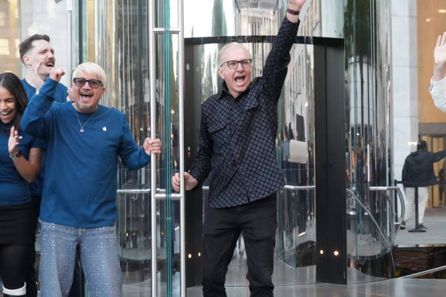 October 23, 2026, New York, Ny, USA: GREG JOSWIAK opens the Apple IPhone Duo Launch,.The Apple Store Fifth Avenue, NYC.October 23, 2026 . Apple IPhone Duo Launch,.The Apple Store Fifth Avenue, NYC.October 23, 2026 . New York USA - ZUMAms4_ 20261023_faf_ms4_005 Copyright: xSoniaxMoskowitzxGordonx
