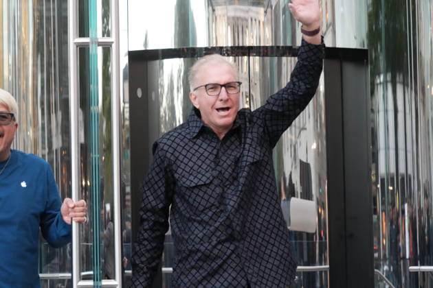 October 23, 2026, New York, Ny, USA: GREG JOSWIAK opens the Apple IPhone Duo Launch,.The Apple Store Fifth Avenue, NYC.October 23, 2026 . Apple IPhone Duo Launch,.The Apple Store Fifth Avenue, NYC.October 23, 2026 . New York USA - ZUMAms4_ 20261023_faf_ms4_007 Copyright: xSoniaxMoskowitzxGordonx