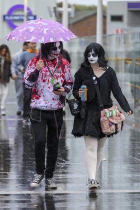 October 23, 2026, London, London, UK: London, UK. Visitors dressed as characters arrive at the London MCM Comic Con held at the Excel venue. The event is the UK s largest pop culture fan convention, celebrating comic books, movies, TV shows, anime, manga, video games, sci-fi, and fantasy. London UK - ZUMAl94_ 20261023_zaf_l94_085 Copyright: xRayxTangx