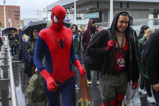 October 23, 2026, London, London, UK: London, UK. Visitors dressed as characters arrive at the London MCM Comic Con held at the Excel venue. The event is the UK s largest pop culture fan convention, celebrating comic books, movies, TV shows, anime, manga, video games, sci-fi, and fantasy. London UK - ZUMAl94_ 20261023_zaf_l94_091 Copyright: xRayxTangx
