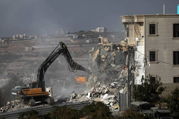 Israeli forces demolish a building in West Bank city of Hebron HEBRON, WEST BANK, PALESTINE - OCTOBER 23: Israeli military heavy machinery demolishes a building during a raid in the West Bank city of Hebron, Palestine, on October 23, 2026. The Israeli military announced earlier in the morning that two of its soldiers were killed during armed clashes with Palestinians, triggering a large-scale military operation and structural demolition in the city. Mamoun Wazwaz Anadolu Hebron West Bank. Editorial use only. Please get in touch for any other usage.  Copyright: x2026xAnadoluxMamounxWazwazx