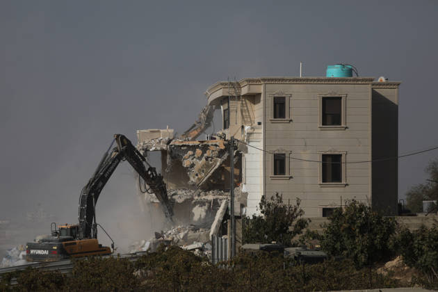 Israeli forces demolish a building in West Bank city of Hebron HEBRON, WEST BANK, PALESTINE - OCTOBER 23: Israeli military heavy machinery demolishes a building during a raid in the West Bank city of Hebron, Palestine, on October 23, 2026. The Israeli military announced earlier in the morning that two of its soldiers were killed during armed clashes with Palestinians, triggering a large-scale military operation and structural demolition in the city. Mamoun Wazwaz Anadolu Hebron West Bank. Editorial use only. Please get in touch for any other usage.  Copyright: x2026xAnadoluxMamounxWazwazx