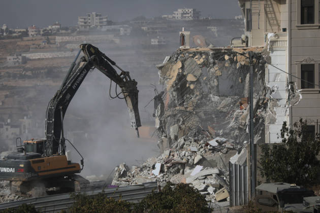 Israeli forces demolish a building in West Bank city of Hebron HEBRON, WEST BANK, PALESTINE - OCTOBER 23: Israeli military heavy machinery demolishes a building during a raid in the West Bank city of Hebron, Palestine, on October 23, 2026. The Israeli military announced earlier in the morning that two of its soldiers were killed during armed clashes with Palestinians, triggering a large-scale military operation and structural demolition in the city. Mamoun Wazwaz Anadolu Hebron West Bank. Editorial use only. Please get in touch for any other usage.  Copyright: x2026xAnadoluxMamounxWazwazx