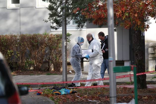 SHOOTER IN TRAPPES PHOTO: PHOTOPQR, LE PARISIEN, Arnaud Journois, La Verrière, October 23, 2026 La Verrière, Yvelines, October 23, 2026 Shooting in Trappes here in La Verrière, where a 12-year-old child was wounded. Photo: Le Parisien, Arnaud Journois An armed man opened fire several times on Friday, October 23, in the towns of Trappes and La Verrière, in the Yvelines department, leaving one person dead and four seriously injured. A suspect was arrested after a shooting in a Paris suburb that left one person dead—an incident the minister called a terrorist crime. A gunman firing from a vehicle in a Paris suburb on Friday killed one person and wounded several others, including a 12-year-old girl, in what French authorities suspect may hav Copyright: xPHOTOPQR LExPARISIEN MAXPPPxLexParisienx xArnaudxJournoisx 20261023LPA4642 20261023LPA4642