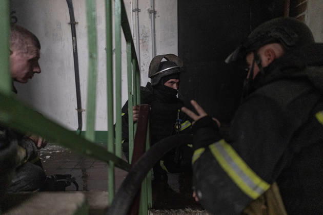 Russian drone attack on a residential building in Kramatorsk KRAMATORSK, UKRAINE - OCTOBER 23: Ukrainian firefighters put out a fire following a Russian drone attack on a residential building in Kramatorsk, Ukraine, 23 October 2026 Diego Herrera Carcedo Anadolu Kramatorsk Ukraine. Editorial use only. Please get in touch for any other usage.  Copyright: x2026xAnadoluxDiegoxHerreraxCarcedox
