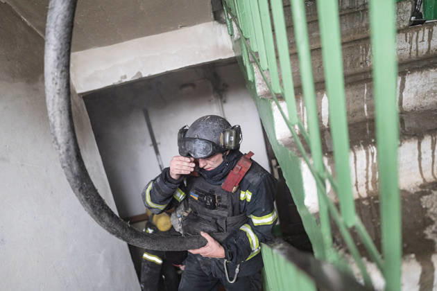 Russian drone attack on a residential building in Kramatorsk KRAMATORSK, UKRAINE - OCTOBER 23: Ukrainian firefighters put out a fire following a Russian drone attack on a residential building in Kramatorsk, Ukraine, 23 October 2026 Diego Herrera Carcedo Anadolu Kramatorsk Ukraine. Editorial use only. Please get in touch for any other usage.  Copyright: x2026xAnadoluxDiegoxHerreraxCarcedox