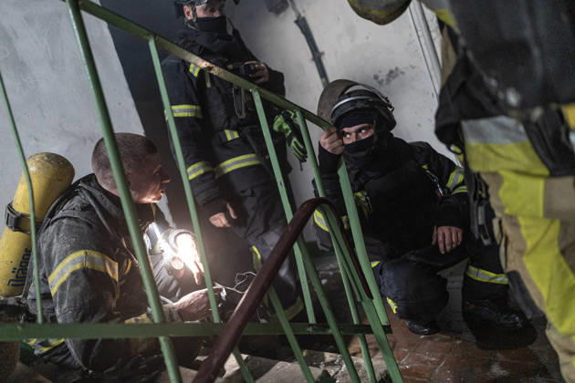 Russian drone attack on a residential building in Kramatorsk KRAMATORSK, UKRAINE - OCTOBER 23: Ukrainian firefighters put out a fire following a Russian drone attack on a residential building in Kramatorsk, Ukraine, 23 October 2026 Diego Herrera Carcedo Anadolu Kramatorsk Ukraine. Editorial use only. Please get in touch for any other usage.  Copyright: x2026xAnadoluxDiegoxHerreraxCarcedox