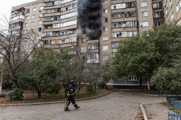 Russian drone attack on a residential building in Kramatorsk KRAMATORSK, UKRAINE - OCTOBER 23: Ukrainian firefighters put out a fire following a Russian drone attack on a residential building in Kramatorsk, Ukraine, 23 October 2026 Diego Herrera Carcedo Anadolu Kramatorsk Ukraine. Editorial use only. Please get in touch for any other usage.  Copyright: x2026xAnadoluxDiegoxHerreraxCarcedox