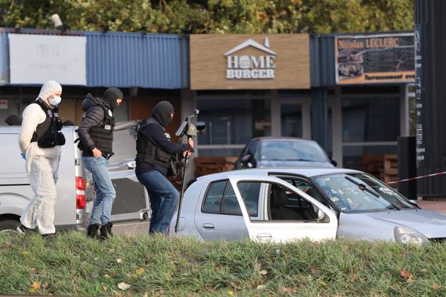 TRAPPES SHOOTER PHOTO PQR LE PARISIEN Le Parisien Arnaud Journois Coignières October 23, 2026 Coignières, Yvelines, October 23, 2026 Trappes Shooting The suspect’s car in Coignières Photo: Le Parisien Arnaud Journois Coignières, France, October 23, 2026 The car belonging to the suspect arrested following a shooting in Trappes, in the Yvelines region. The incident left one person dead and four others injured. An investigation is underway. Coignières, 78, France Copyright: xPHOTOPQR LExPARISIEN MAXPPPxLexParisienx xArnaudxJournoisx 20261023LPA4781 20261023LPA4781