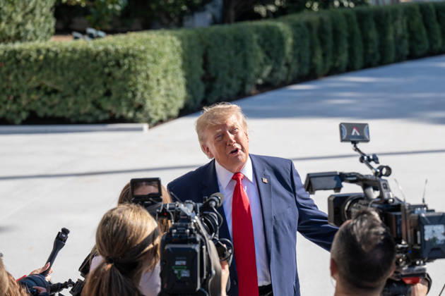 October 23, 2026, Washington, Dc, United States: U.S. President Donald Trump speaks to reporters on the South Lawn of the White House before departing for Florida on October 23, 2026, in Washington, DC. Washington United States - ZUMAl312 20261023_znp_l312_014 Copyright: xAndrewxLeydenx