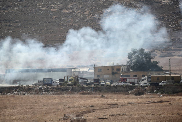 October 23, 2026, Nablus, West Bank, Palestine: Israeli soldiers fire tear gas toward Palestinian vehicles at a checkpoint near the city of Nablus in the West Bank. The Israeli military imposed a security cordon around all areas under the control of the Palestinian Authority—led by Mahmoud Abbas—following a shooting incident near the city of Hebron. This comes after Israeli Prime Minister Benjamin Netanyahu ordered a full security lockdown across the West Bank and the city of Hebron. Nablus Palestine - ZUMAs197 20261023_aaa_s197_067 Copyright: xNasserxishatyehx
