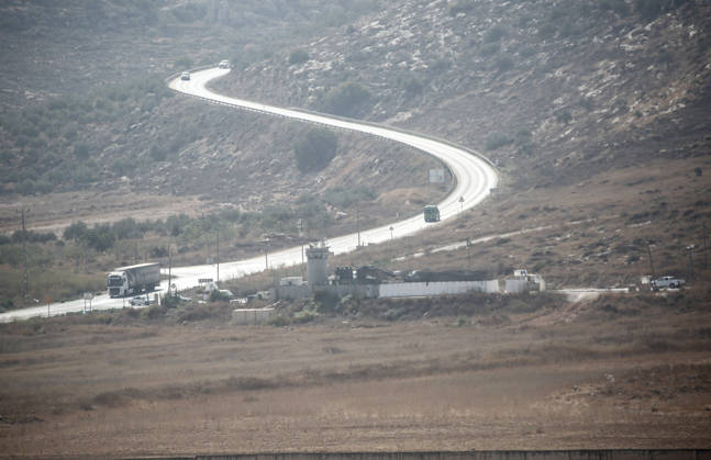 October 23, 2026, Nablus, West Bank, Palestine: A view of an Israeli military site, showing a watchtower at a checkpoint near the city of Nablus in the West Bank. The Israeli military imposed a security cordon around all areas under the control of the Palestinian Authority—led by Mahmoud Abbas—following a shooting incident near the city of Hebron. This comes after Israeli Prime Minister Benjamin Netanyahu ordered a full security lockdown across the West Bank and the city of Hebron. Nablus Palestine - ZUMAs197 20261023_aaa_s197_070 Copyright: xNasserxishatyehx