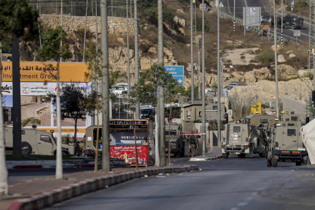 Hebron West Bank Shooting Attack Israeli military vehicles stand guard at the entrance to Farsh al-Hawa near Hebron, in the occupied West Bank on October 23, 2026. Journalists were targeted and the area was declared a closed military zone following a Palestinian shooting attack targeting an Israeli military checkpoint at the entrance to Farsh al-Hawa in Hebron. Hebron West Bank Palestinian Territories Copyright: xMosabxShawerx