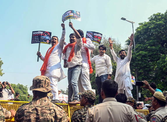 Swadeshi Jagaran Manch Members And Supporters Stage A Protest Against Starlink in New Delhi New Delhi, Oct 23 (ANI): Swadeshi Jagaran Manch members and supporters hold placards and raise slogans during a protest against Tesla CEO Elon Musk s satellite-based internet service, Starlink, along with security personnel deployed, in New Delhi on Friday. NEW DELHI Delhi India Copyright: xANIx ANI_20261023109