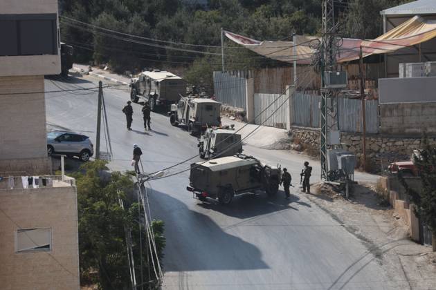 Israeli Forces Raid Hebron Homes HEBRON, PALESTINE, OCTOBER 23, 2026: Israeli forces raid homes belonging to the al-Jaaba family following a shooting attack at a military checkpoint at the entrance to Hebron in the occupied West Bank. The raids come as Israeli forces close entrances to the city and conduct searches following the attack earlier in the day. HEBRON Palestine, State of Copyright: x xMosabxshawerx xJNAxPressx
