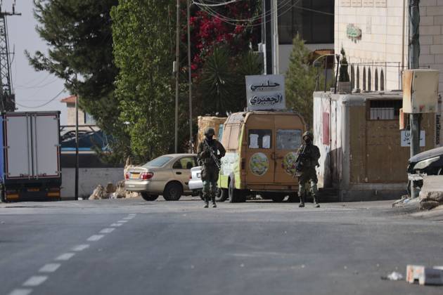 Israeli Forces Raid Hebron Homes HEBRON, PALESTINE, OCTOBER 23, 2026: Israeli forces raid homes belonging to the al-Jaaba family following a shooting attack at a military checkpoint at the entrance to Hebron in the occupied West Bank. The raids come as Israeli forces close entrances to the city and conduct searches following the attack earlier in the day. HEBRON Palestine, State of Copyright: x xMosabxshawerx xJNAxPressx