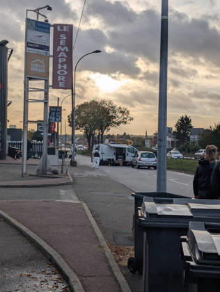 Police Investigate a Suspected Terrorist Shooting in Trappes and La Verrière - France CORRECTION CAPTION - Police officers and forensic experts examine the suspect s vehicle outside a bar-tabac along the N10 highway during detailed site investigations following a shooting that originated in Trappes and La Verrière. The attack left one man dead and four others injured, including a critically wounded 12-year-old girl, before the gunman was apprehended in Coignières. Coignières, France, October 23, 2026. Photo by ABACAPRESS.COM Coignieres Ile-de-France France  Copyright: xABACAx