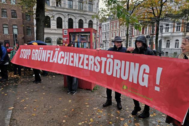 Protest Against Landscape Destruction Aachen, October 23, 2026 Protest Rally: Save Eselsweg; Prevent Barracks Expansion The protest is not directed against the German Armed Forces, but against the planned expansion of the barracks at an unsuitable location within the Beverau Land