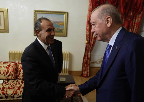 Turkish President Recep Tayyip Erdogan in Istanbul ISTANBUL, TURKIYE - OCTOBER 23: (----EDITORIAL USE ONLY - MANDATORY CREDIT - TURKISH PRESIDENCY MURAT KULA HANDOUT - NO MARKETING NO ADVERTISING CAMPAIGNS - DISTRIBUTED AS A SERVICE TO CLIENTS----) Turkish President Recep Tayyip Erdogan (R) receives foreign ministers visiting Turkiye for the R4+E3 Foreign Ministers Meetings, bringing together the R4 countries (Turkiye, Egypt, Pakistan and Saudi Arabia), the E3 countries (the United Kingdom, Germany and France), and Italy, in Istanbul, Turkiye, on October 23, 2026. Turkish Presidency Murat Kula Handout Anadolu Istanbul Turkey. Editorial use only. Please get in touch for any other usage.  Copyright: x2026xAnadoluxTurkishxPresidencyx xMuratxKulax xHandoutx