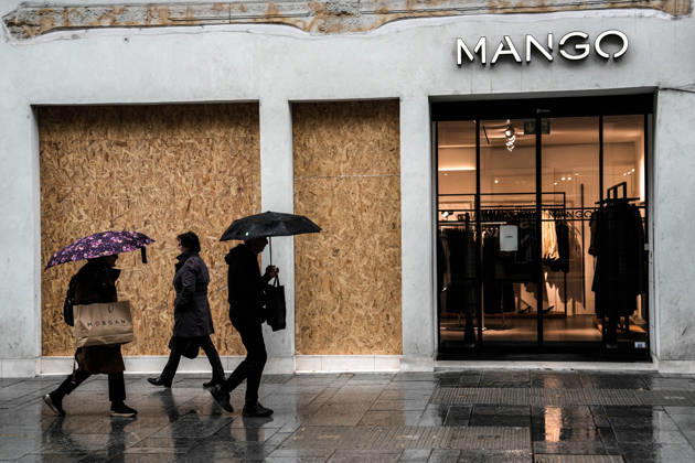 Shopfronts boarded up in Nancy ahead of planned protests NANCY, FRANCE - OCTOBER 23: Workers install protective wooden boards and plywood panels over shopfronts and commercial venues across downtown Nancy, France, on October 23, 2026. Local business owners and municipal authorities reinforced physical security measures ahead of large-scale public demonstrations planned for October 24, seeking to prevent vandalism and structural damage along major commercial corridors. Muhammed Said Tako Anadolu Nancy France. Editorial use only. Please get in touch for any other usage.  Copyright: x2026xAnadoluxMuhammedxSaidxTakox