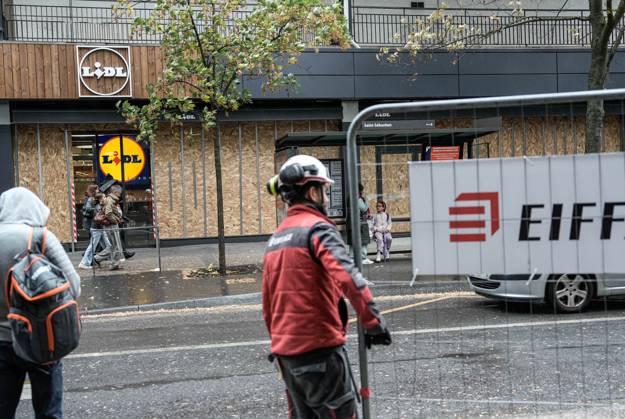 Shopfronts boarded up in Nancy ahead of planned protests NANCY, FRANCE - OCTOBER 23: Workers install protective wooden boards and plywood panels over shopfronts and commercial venues across downtown Nancy, France, on October 23, 2026. Local business owners and municipal authorities reinforced physical security measures ahead of large-scale public demonstrations planned for October 24, seeking to prevent vandalism and structural damage along major commercial corridors. Muhammed Said Tako Anadolu Nancy France. Editorial use only. Please get in touch for any other usage.  Copyright: x2026xAnadoluxMuhammedxSaidxTakox