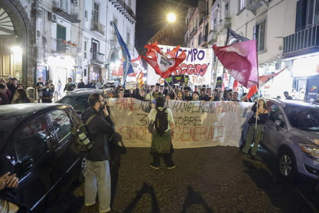 Protesters Clash with Police in Naples Students, trade union members and activists from Potere al Popolo take part in a demonstration against the rising cost of living in Piazza Municipio. Clashes between demonstrators and police break out during the protest. ABP17959 Copyright: xAntonioxBalascox