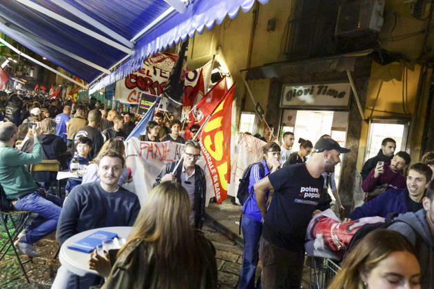 Protesters Clash with Police in Naples Students, trade union members and activists from Potere al Popolo take part in a demonstration against the rising cost of living in Piazza Municipio. Clashes between demonstrators and police break out during the protest. ABP18322 Copyright: xAntonioxBalascox