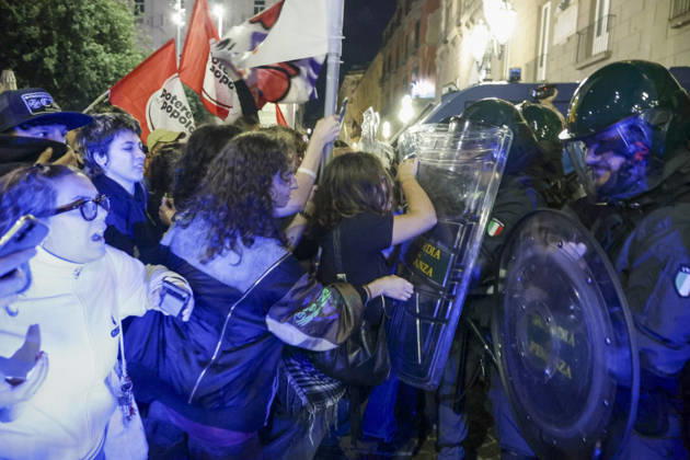 Protesters Clash with Police in Naples Students, trade union members and activists from Potere al Popolo take part in a demonstration against the rising cost of living in Piazza Municipio. Clashes between demonstrators and police break out during the protest. ABP18704 Copyright: xAntonioxBalascox