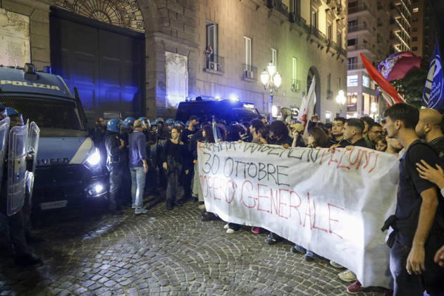 Protesters Clash with Police in Naples Students, trade union members and activists from Potere al Popolo take part in a demonstration against the rising cost of living in Piazza Municipio. Clashes between demonstrators and police break out during the protest. ABP18880 Copyright: xAntonioxBalascox