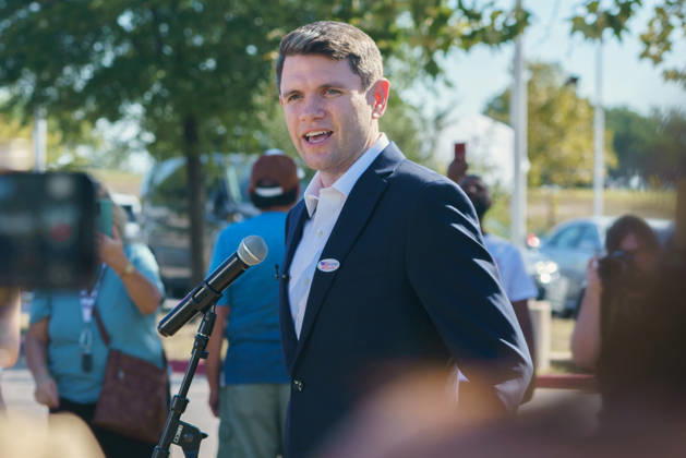 October 23, 2026: Austin, Texas. James Talarico voted early today at the Gus Garcia Recreation Center with his girlfriend Brianna Menard and his mother Tamara Talarico and Stepfather Mark Talarico. - ZUMAda1_ 20261023_zap_da1_013 Copyright: xSandraxDahdahx