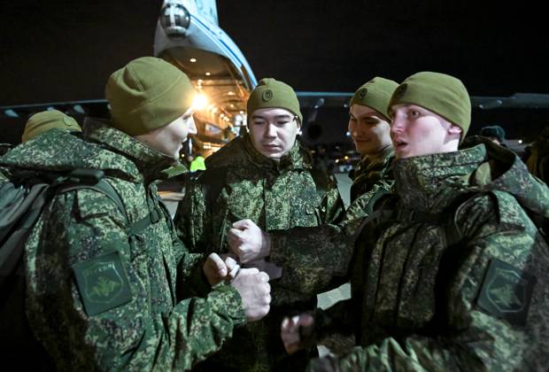 Belarus Russia Ukraine Military Operation POWs Exchange 9271477 23.10.2026 Russian prisoners of war, released from Ukrainian captivity amid Russia s military operation in Ukraine, react upon arrival at an airfield in Moscow region, Russia. Russia and Ukraine on October 23 completed a swap of 270 prisoners of war each. Ilya Pitalev Sputnik Moscow region Russia  Copyright: xIlyaxPitalevx