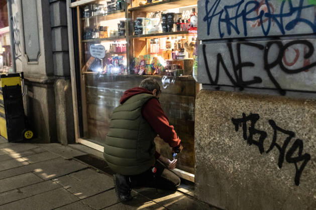 Shops in Milan board up windows ahead of cost-of-living protest MILAN, ITALY – OCTOBER 23: On the eve of an unauthorized demonstration against the high cost of living, some shop windows are being covered with wooden panels for protection in Milan, Italy, on October 23, 2026. This measure follows the destruction and looting that took place in Milan the previous weekend during similar protests against the high cost of living. Andrea Carrubba Anadolu Milan Italy. Editorial use only. Please get in touch for any other usage.  Copyright: x2026xAnadoluxAndreaxCarrubbax