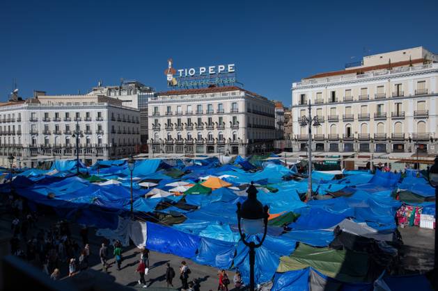 October 23, 2026, Madrid, Spain: General view of the tents set up at Puerta del Sol..Tents remain set up by housing rights activists, who organized the occupation of the square in response to the eviction of MaricarmenÃ¢â‚¬a woman in her eightiesÃ¢â‚¬from her home, carried out by a real estate investment fund. Madrid Spain  - ZUMAs197 20261023_aaa_s197_152 Copyright: xDavidxCanalesx