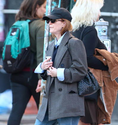 Julianne Moore out in New York Actress Julianne Moore is walking on the street in Brooklyn, NY on October 23, 2026. Photo by Dylan Travis ABACAPRESS.COM Brooklyn NY  Copyright: xDylanxTravis ABACAx