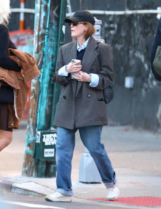 Julianne Moore out in New York Actress Julianne Moore is walking on the street in Brooklyn, NY on October 23, 2026. Photo by Dylan Travis ABACAPRESS.COM Brooklyn NY  Copyright: xDylanxTravis ABACAx